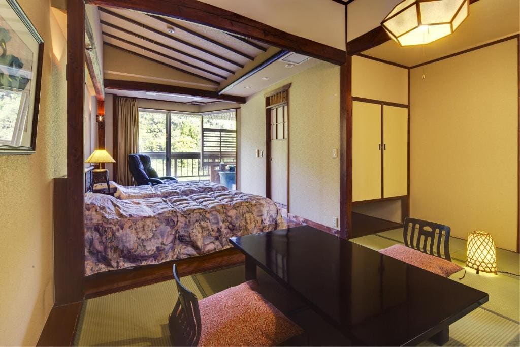 Japanese-Style Deluxe Family Room - Smoking room - Image 1