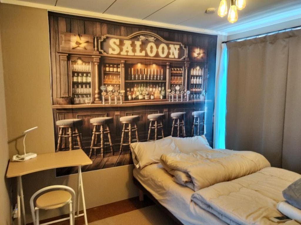 Double Room with Shared Bathroom room - Image 2