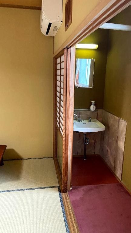 Japanese-Style Room room - Image 1