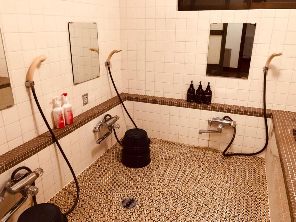 Quadruple Room with Shared Bathroom room - Image 2