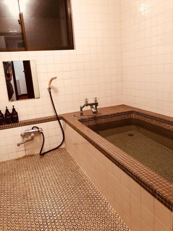 Quadruple Room with Shared Bathroom room - Image 3