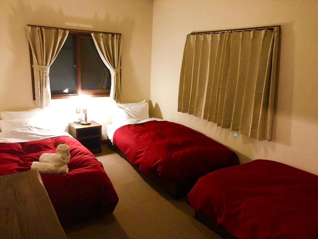 Triple Room with Shared Bathroom room - Image 1
