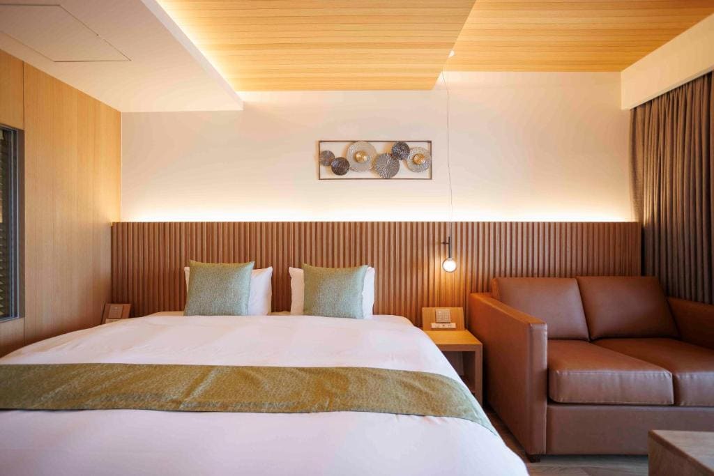King Room with Balcony room - Image 3