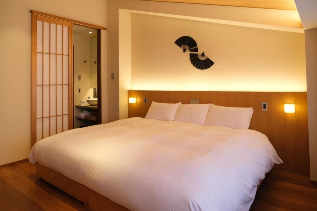 Deluxe King Room room - Image 3