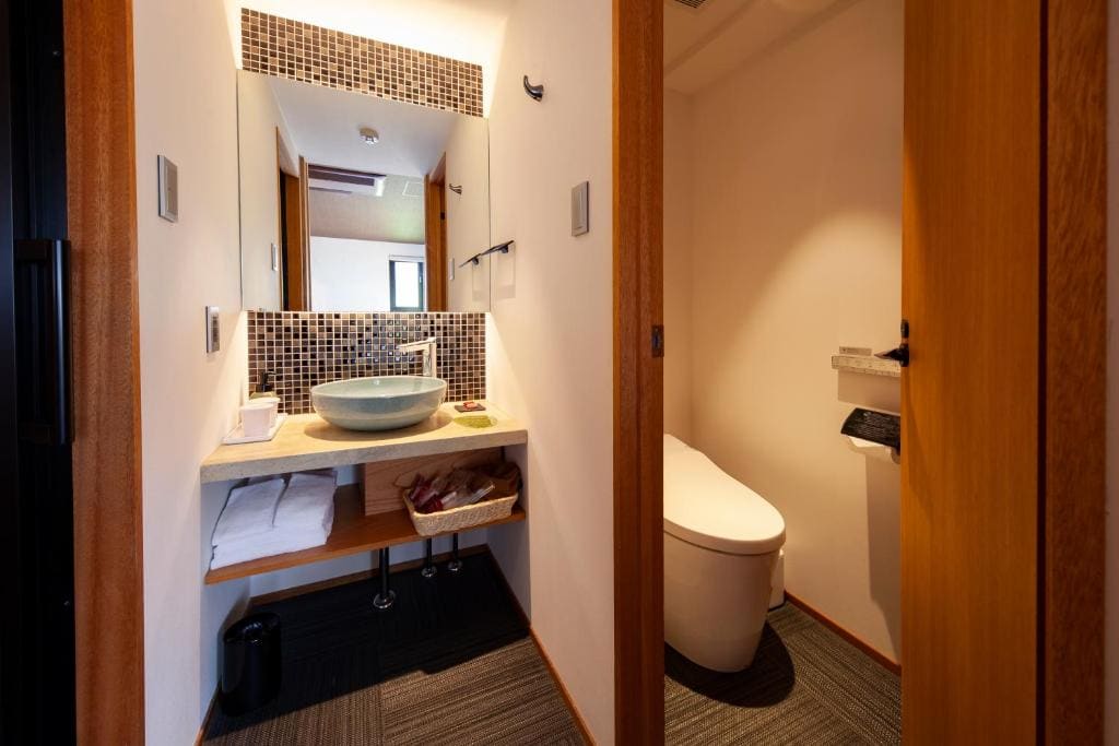 Deluxe Queen Room room - Image 3