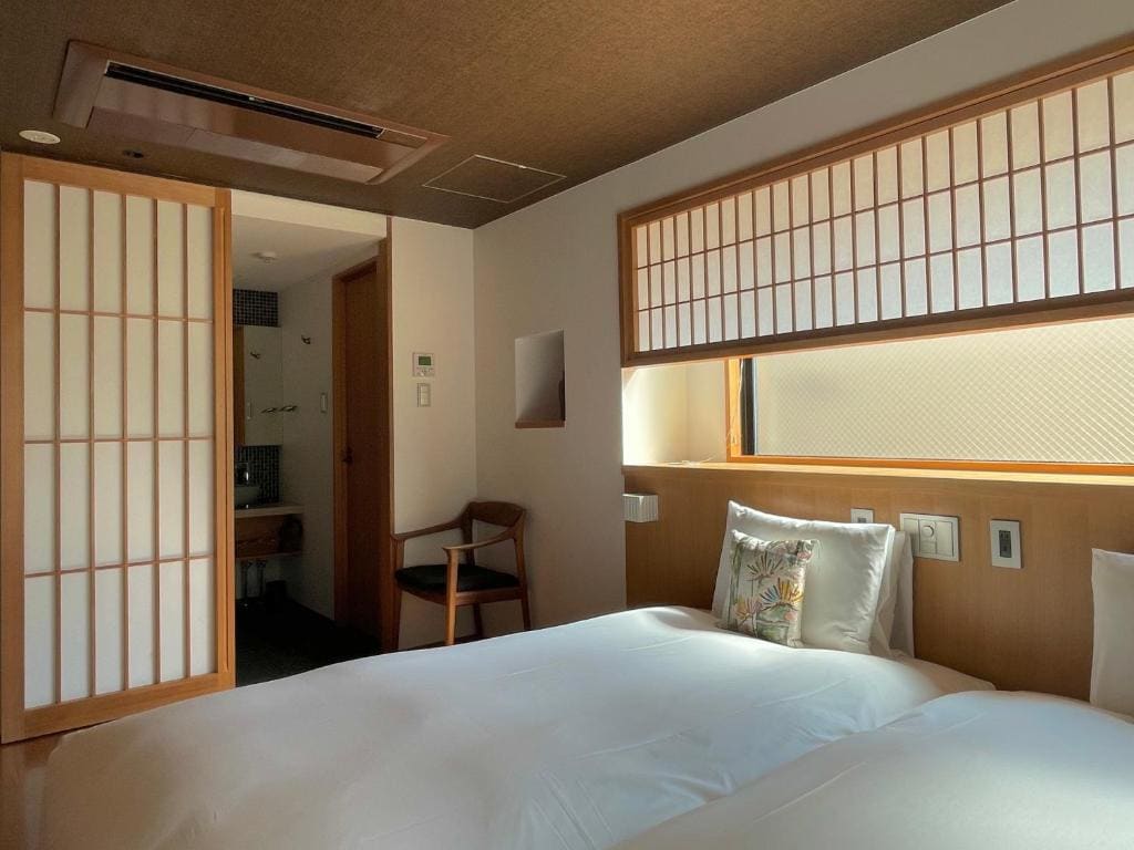 Small Twin Room room - Image 2