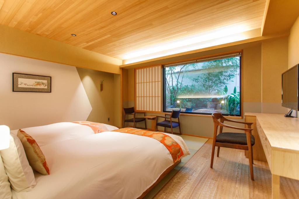 Superior Twin Room with Garden View room - Image 3