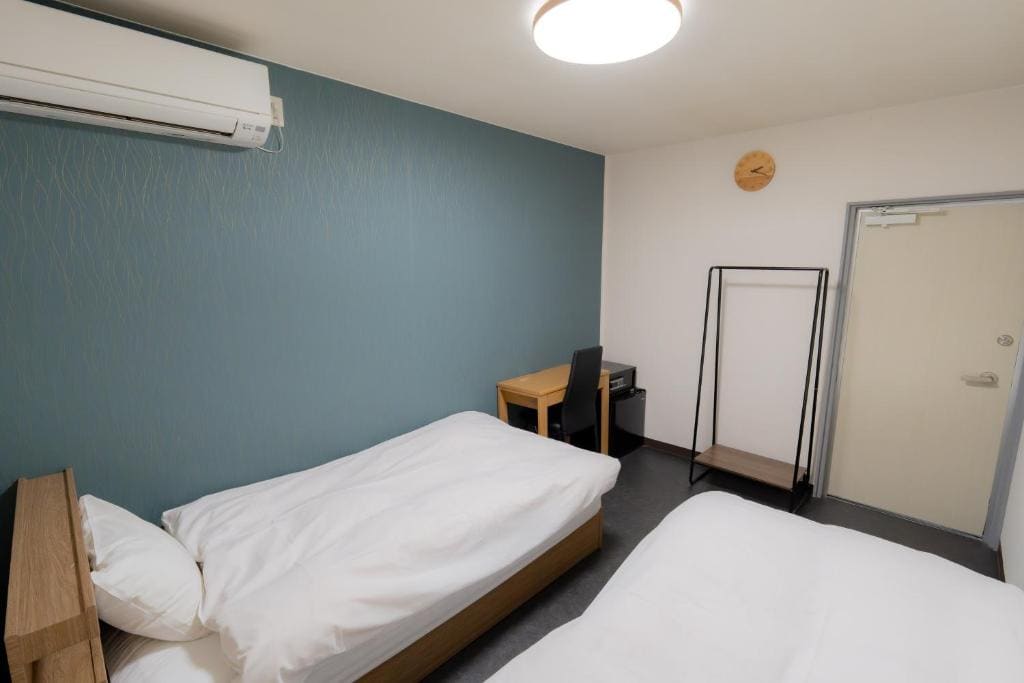 Standard Twin Room room - Image 3