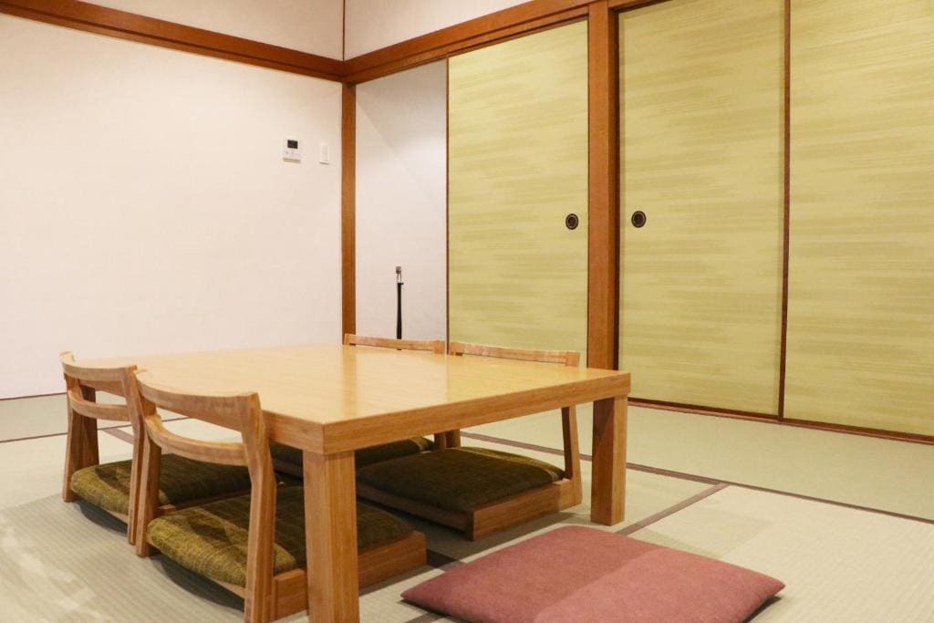 Japanese-Style Room with Small Garden room - Image 3