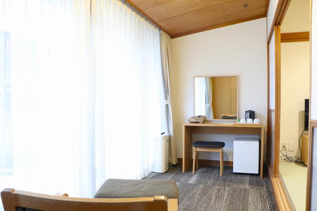 Japanese-Style Room with Small Garden room - Image 1