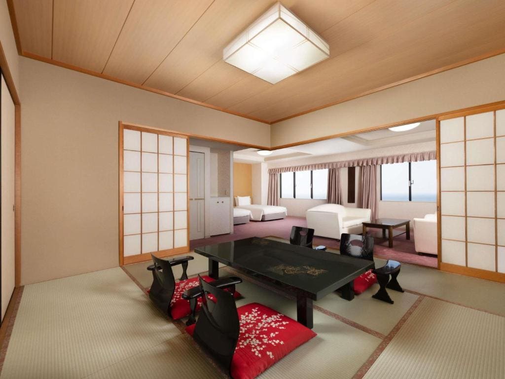 Junior Suite With Two Single Bed/One Sofa Bed/One Extra Bed - Ocean/Sea View room - Image 1
