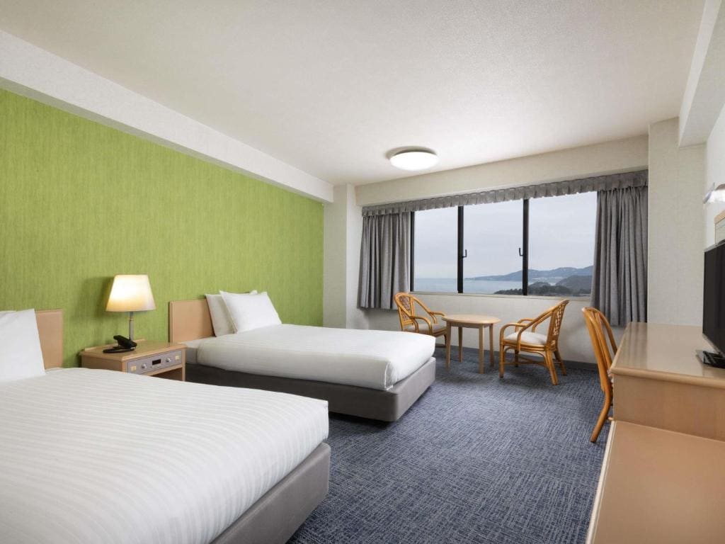 Classic Room with Two Single Beds and One Sofa Bed - Ocean/Sea View room - Image 1