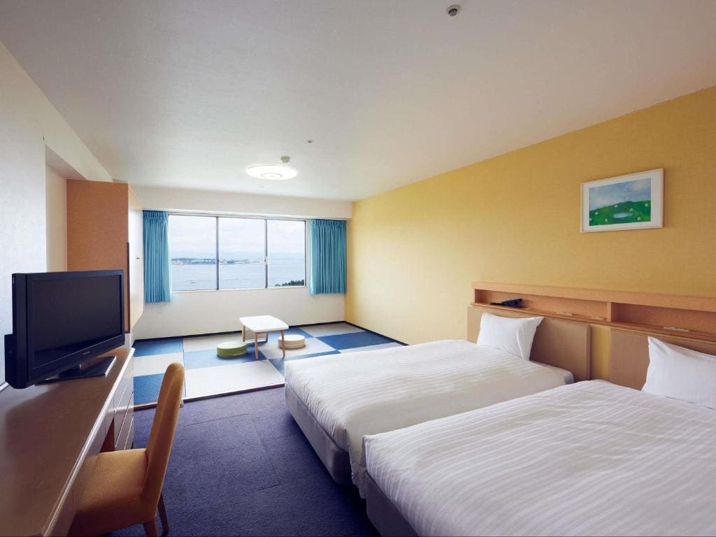 Japanese-Western Style Standard Room with Two Single Beds and Two Futon Beds room - Image 2
