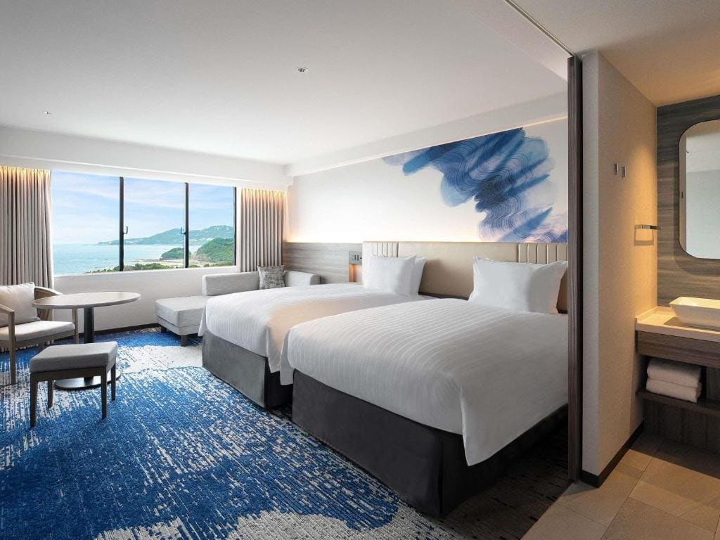 Superior Room with Two Single and One Extra Bed - Ocean/Sea View room - Image 2