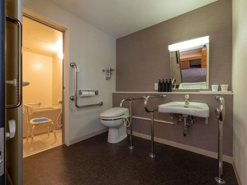 Classic Room with Two Single Beds and One Extra Bed room - Image 3