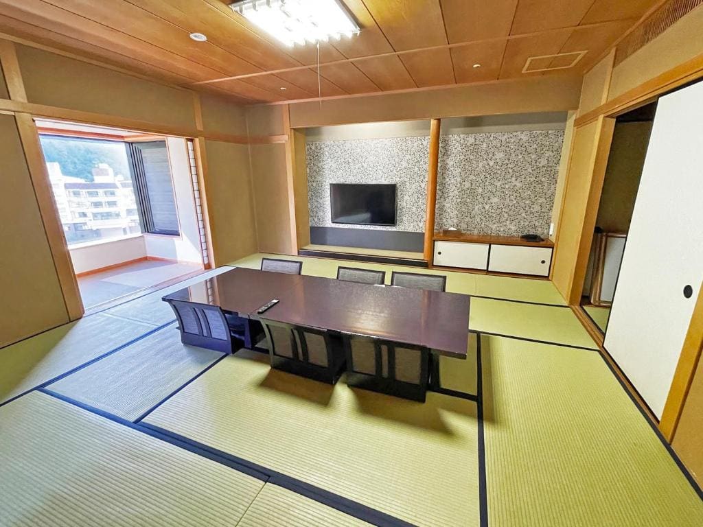 Deluxe Japanese Style room with 1 Double Bed and 4 Futons room - Image 2