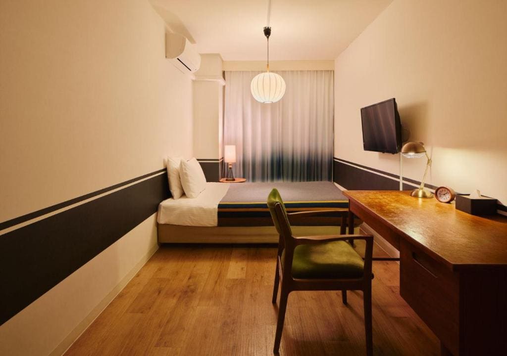 Theatre Double Room with Private Shower room - Image 1