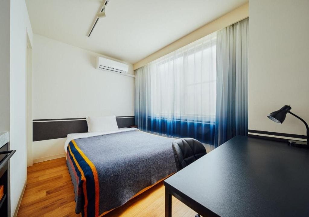 Theatre Double Room with Private Shower room - Image 3