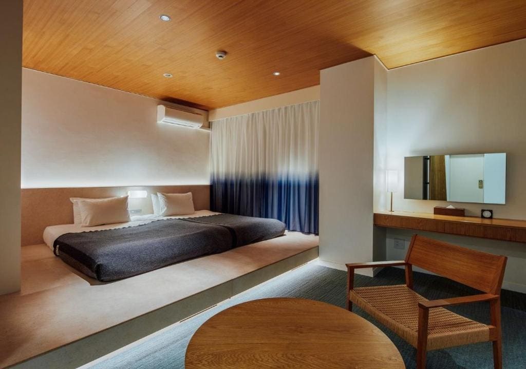Theater Deluxe King or Twin Room with Private Bathroom room - Image 2