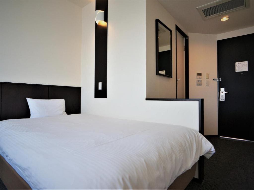 Double Room with Small Double Bed with Bath - Non-Smoking room - Image 1
