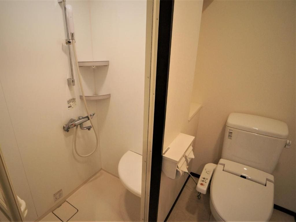 Double Room with Small Double Bed with Shower - Smoking room - Image 1