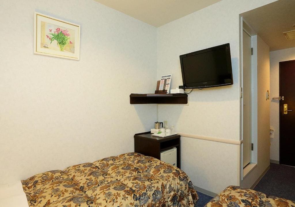 Twin Room - Smoking room - Image 3