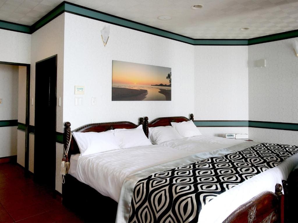 Junior Suite with Ocean View room - Image 3