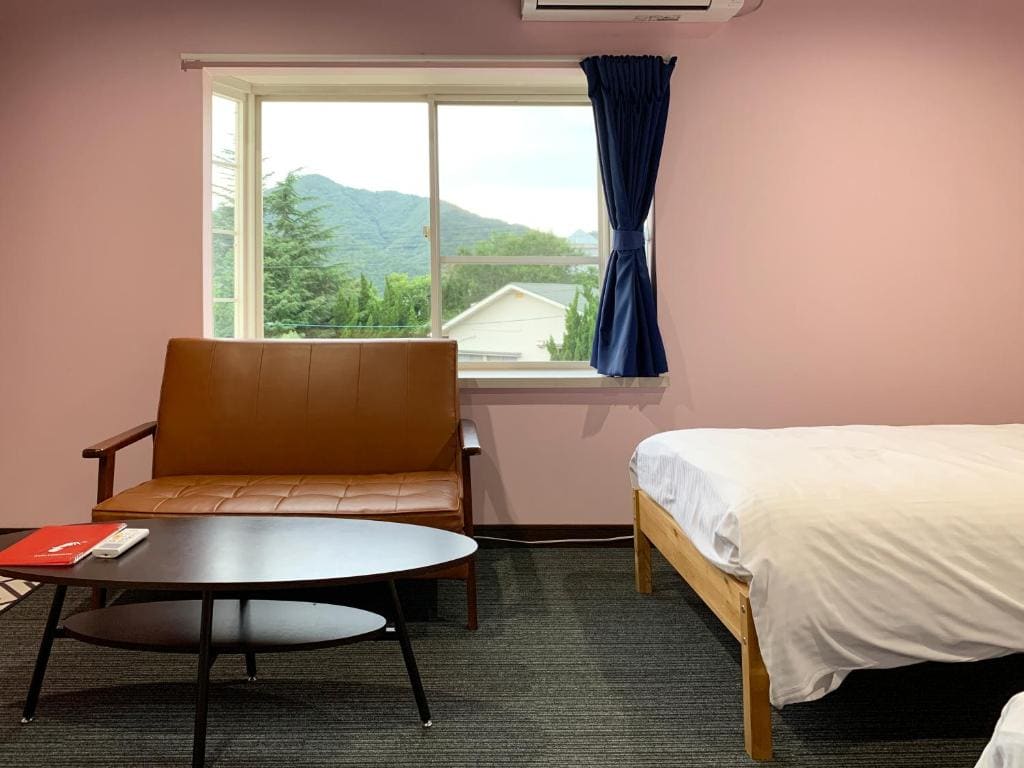 Twin Room with Private Bathroom room - Image 3