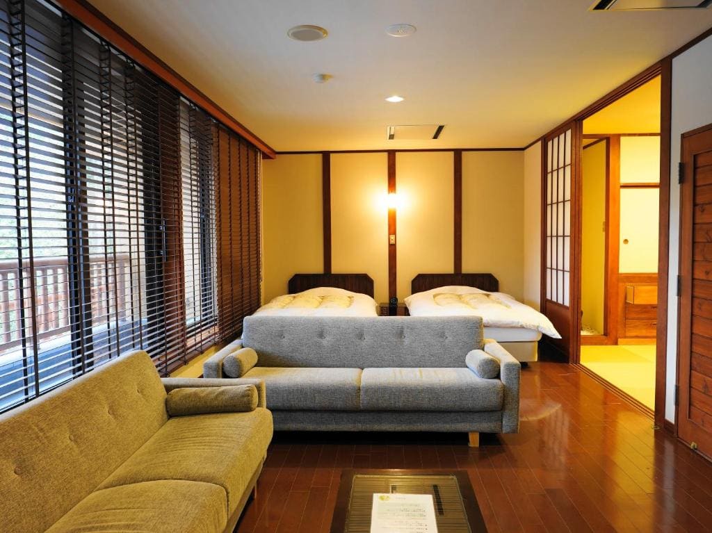 Deluxe Family Room room - Image 2