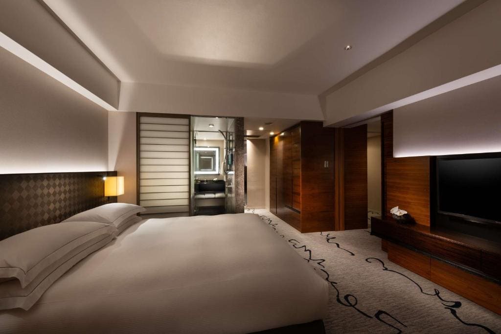 Executive King Tower Suite room - Image 1