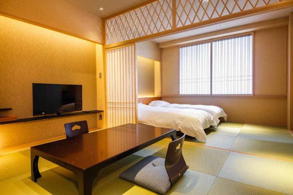 Superior Quadruple Room room - Image 2