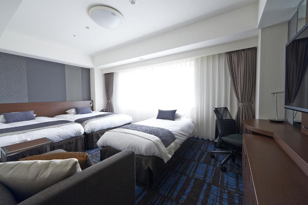 Deluxe Twin Room with Extra Bed - Non-Smoking room - Image 2