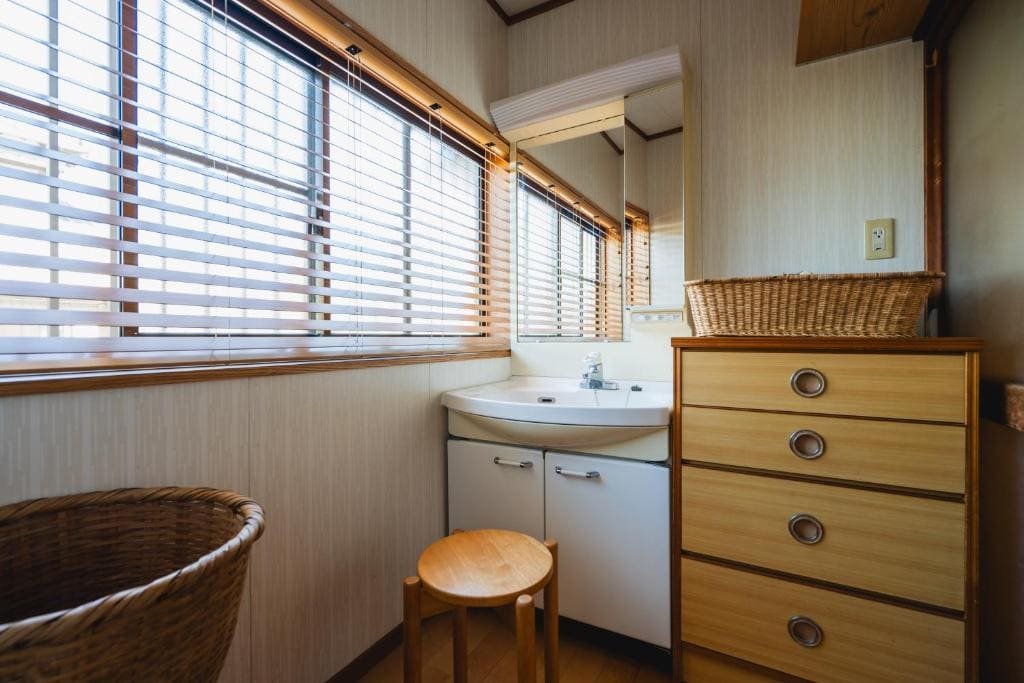Standard Twin Room room - Image 3