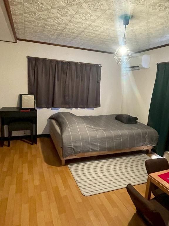 Standard Double Room with Shared Bathroom room - Image 2