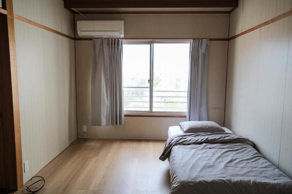 Single Room with Shared Shower and Toilet room - Image 2