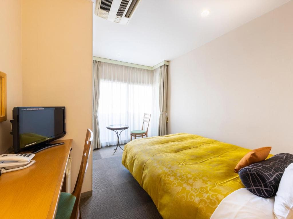 Deluxe Double Room - Non-Smoking room - Image 2