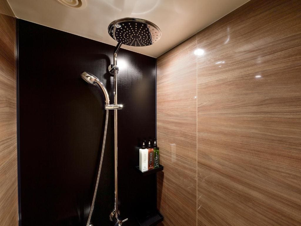 Moderate Twin Room with Lounge Access - Non-Smoking room - Image 2
