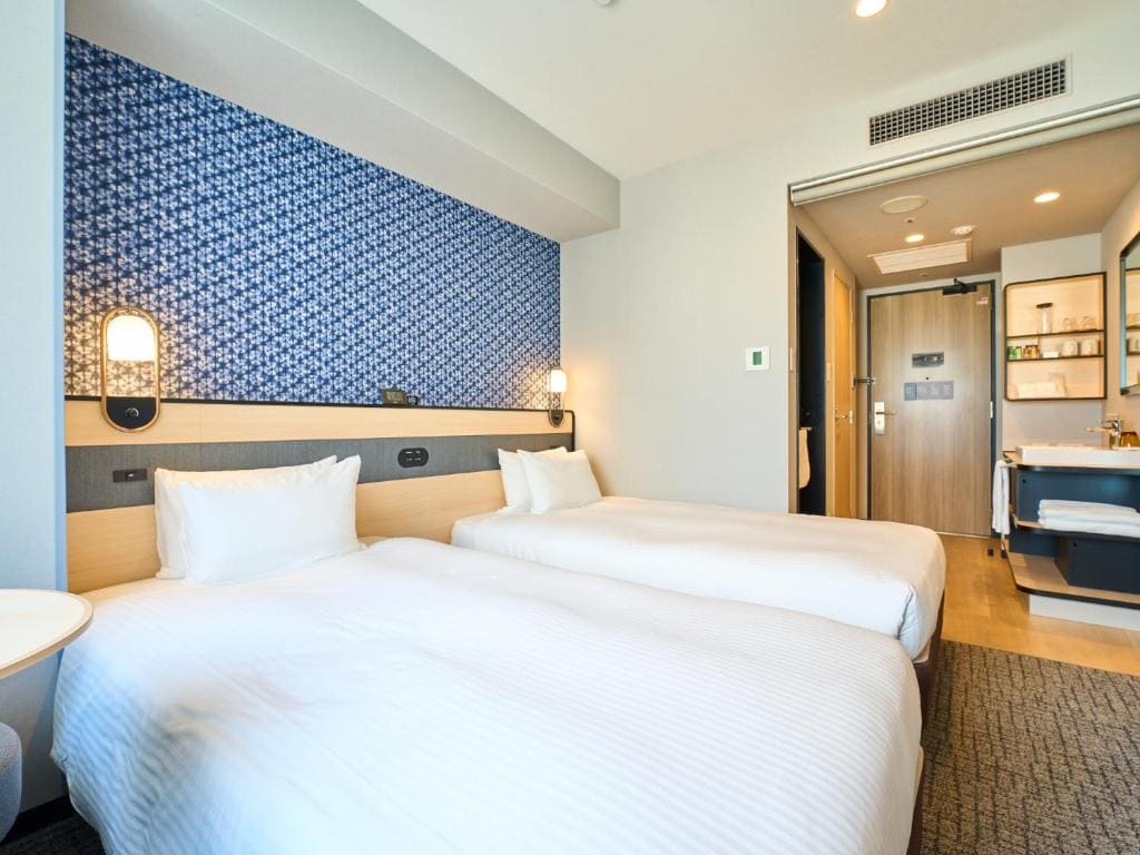 Moderate Twin Room with Lounge Access - Non-Smoking room - Image 1