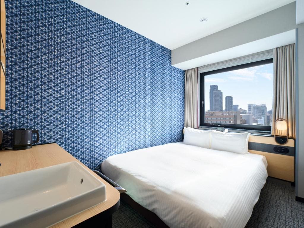 Moderate Double Room with Lounge Access - Non-Smoking room - Image 1