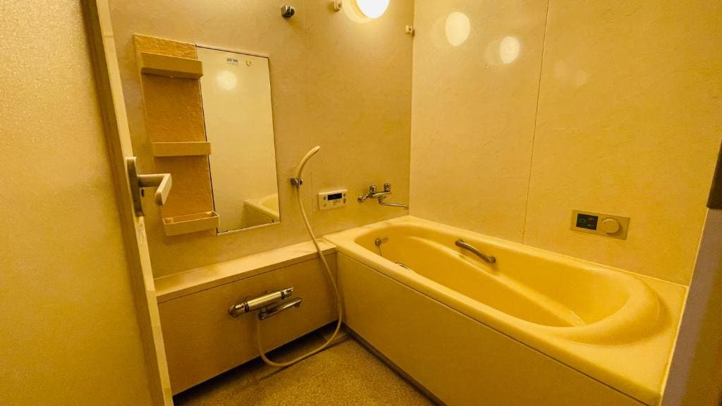 Twin Room with Extra Bed - Non-Smoking room - Image 3