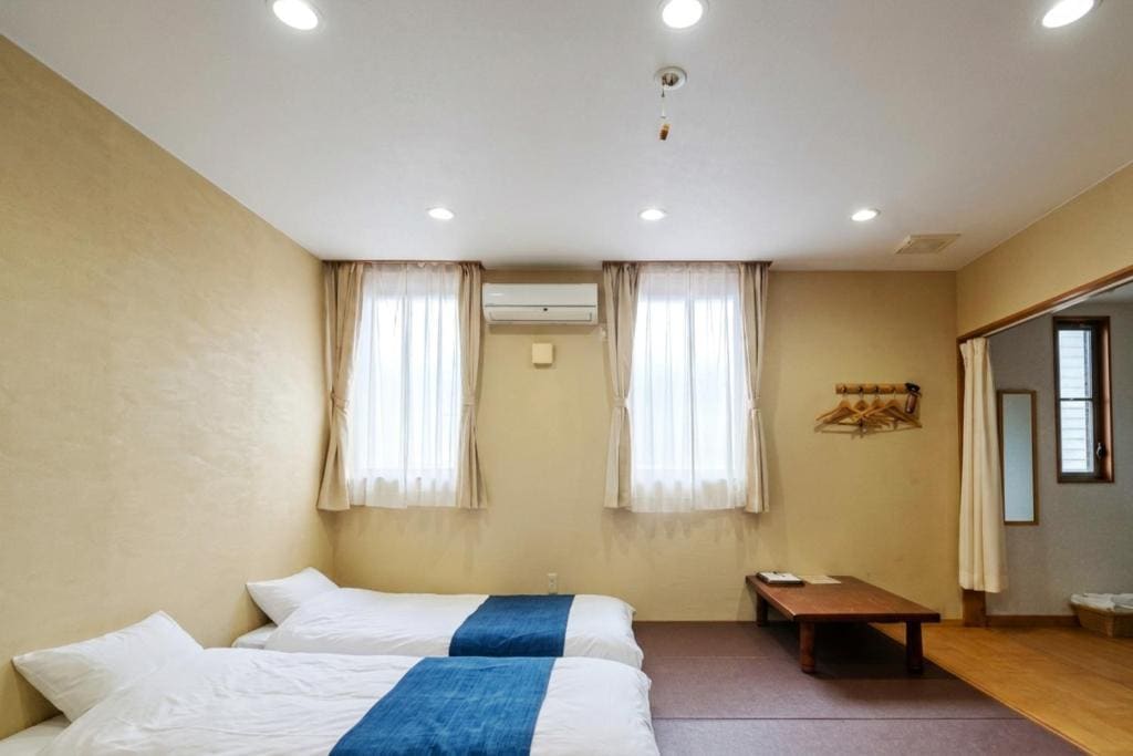 Deluxe Family Room room - Image 1