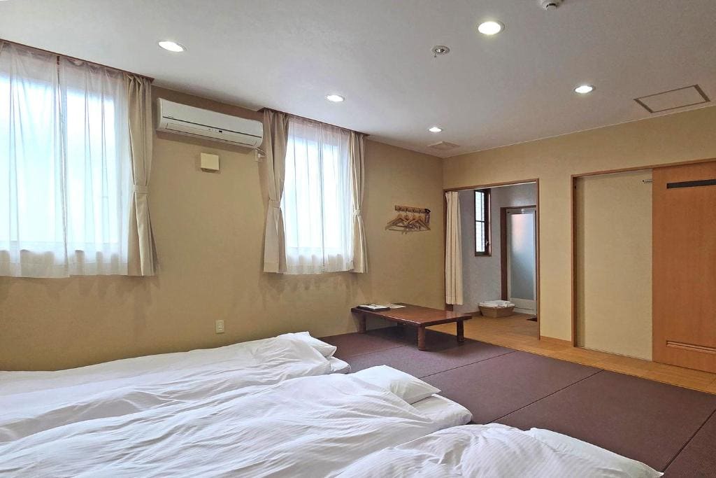 Deluxe Family Room room - Image 2