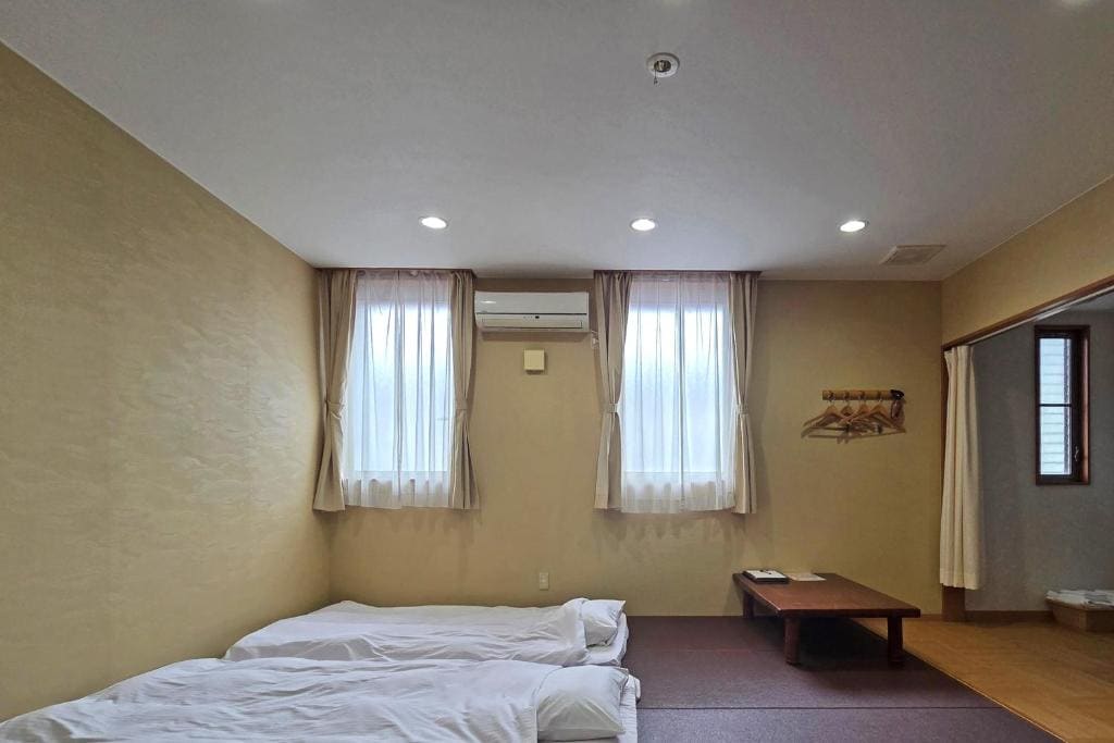 Deluxe Family Room room - Image 3