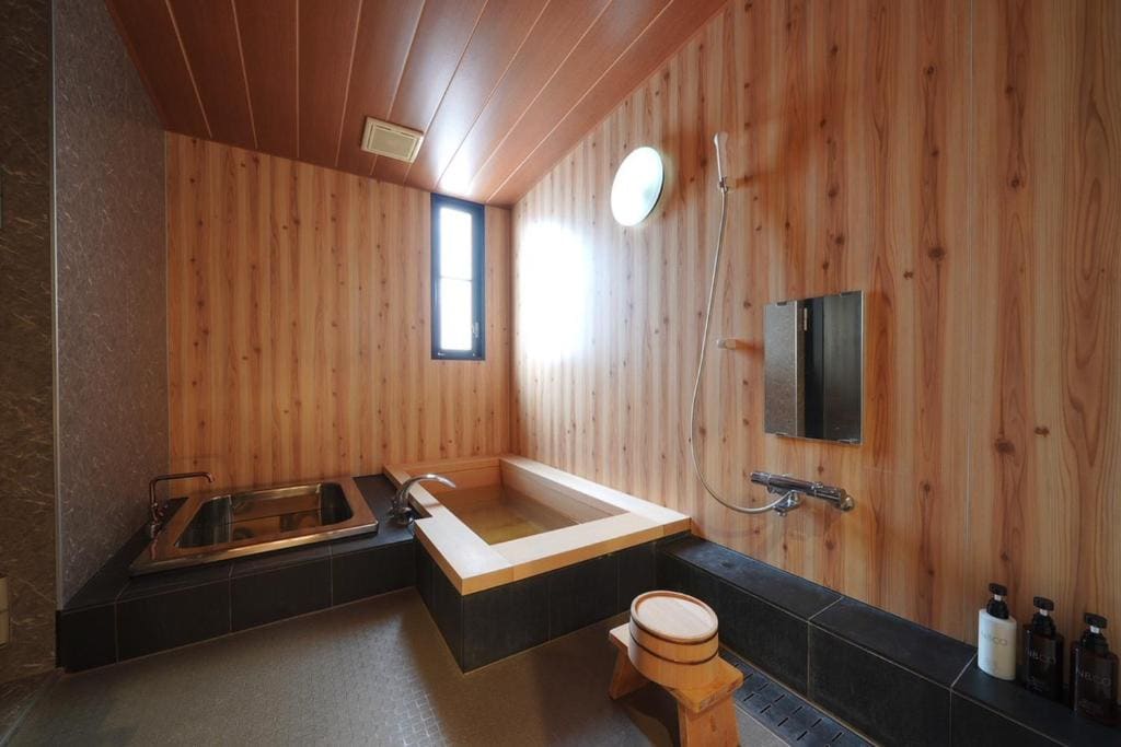 Superior Twin Room with Sauna room - Image 3
