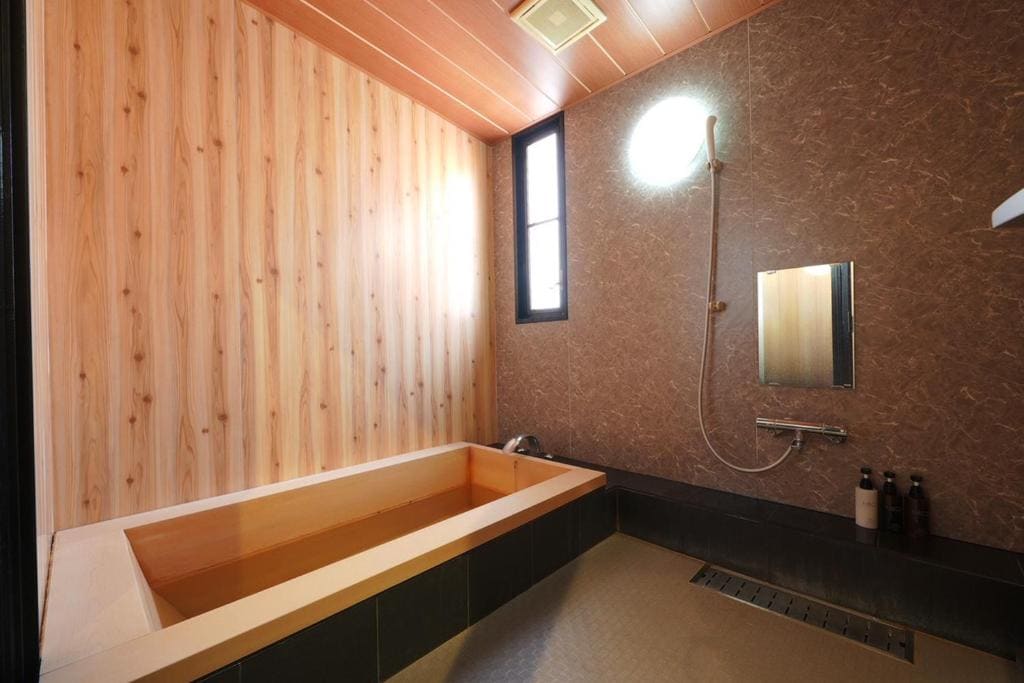Twin Room with Bathroom room - Image 3