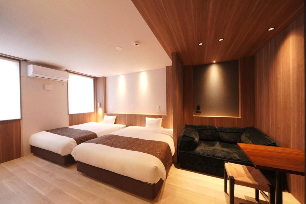 Twin Room with Bathroom room - Image 2
