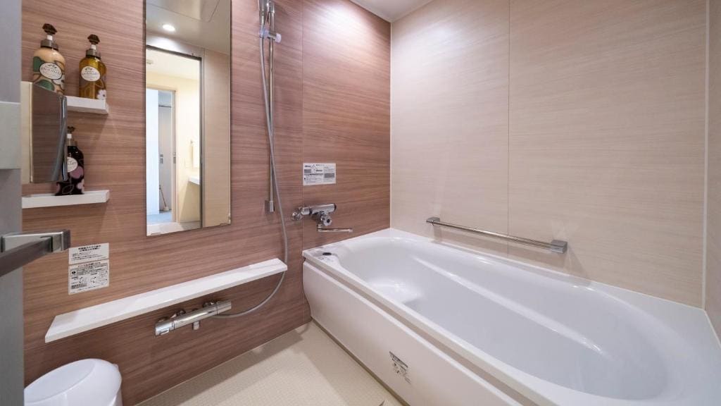 Deluxe Family Room room - Image 2