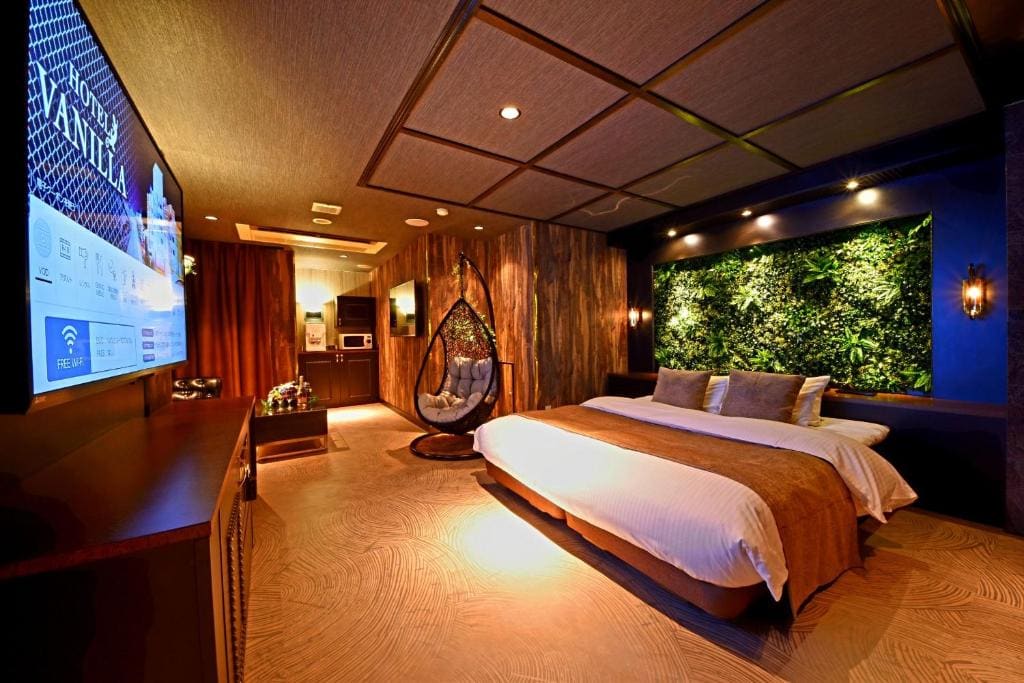 Deluxe Double Room with Balcony room - Image 3
