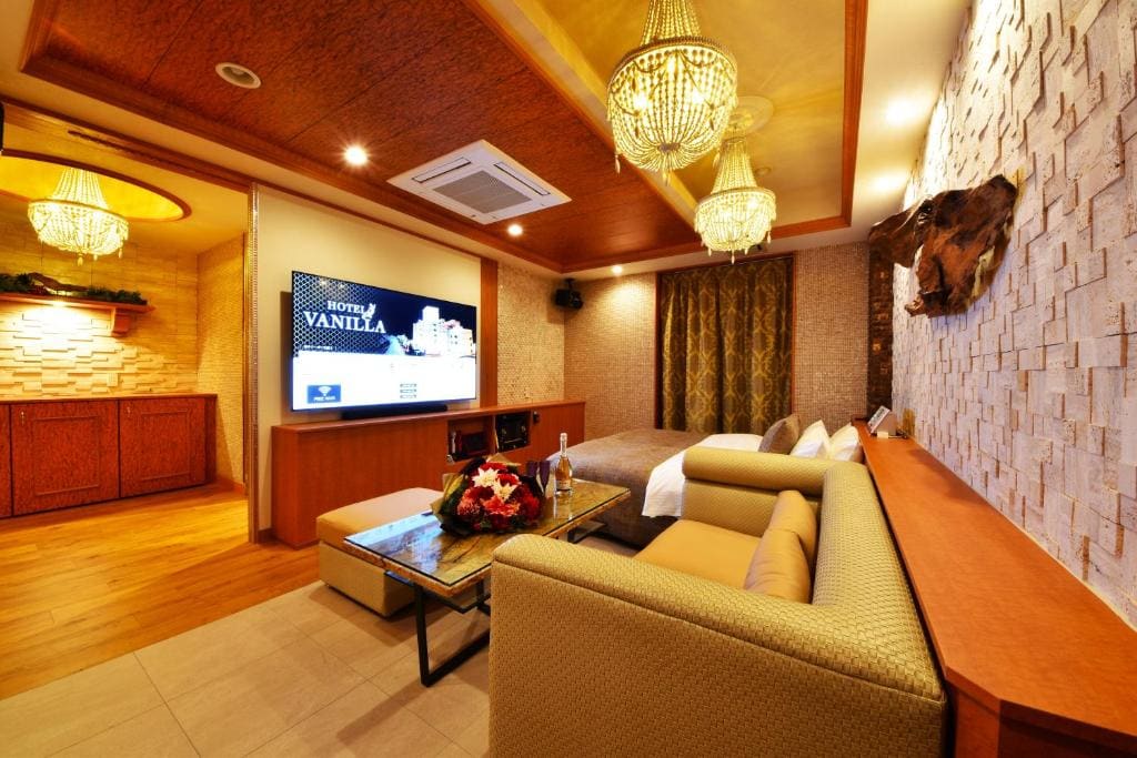 Double Room with Balcony room - Image 2