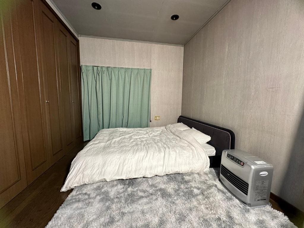 Economy Quadruple Room with Shared Bathroom room - Image 1